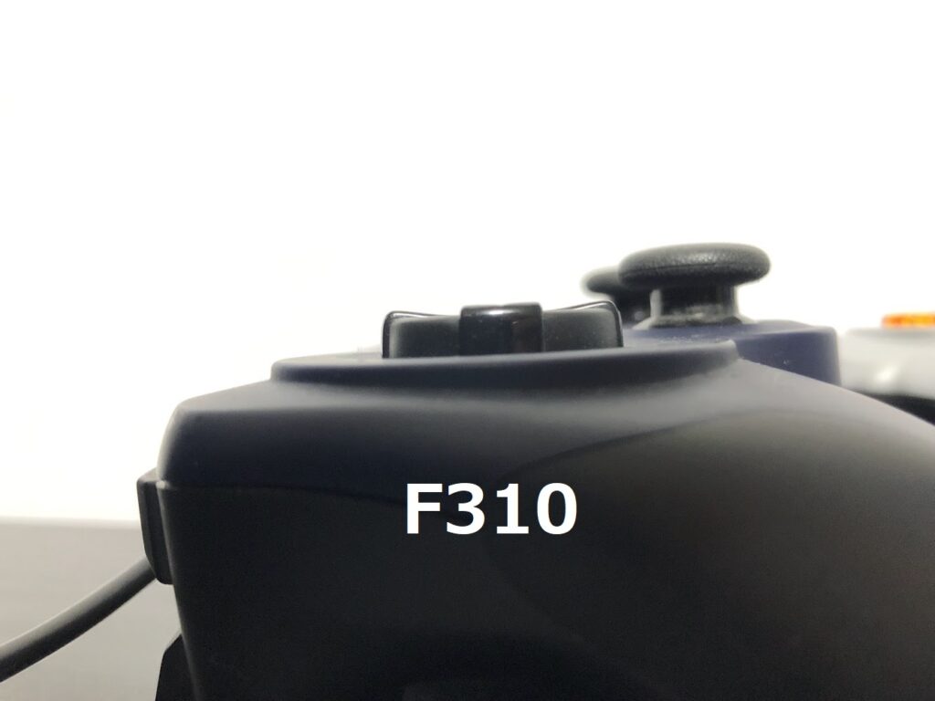 F310の十字キーの写真